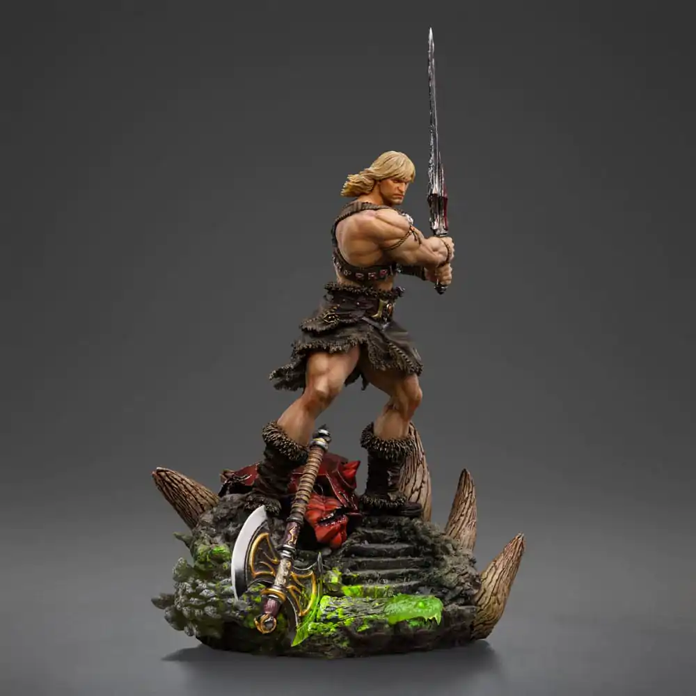 Masters of the Universe Deluxe Art Scale Statue 1/10 He-Man Unleashed 34 cm termékfotó