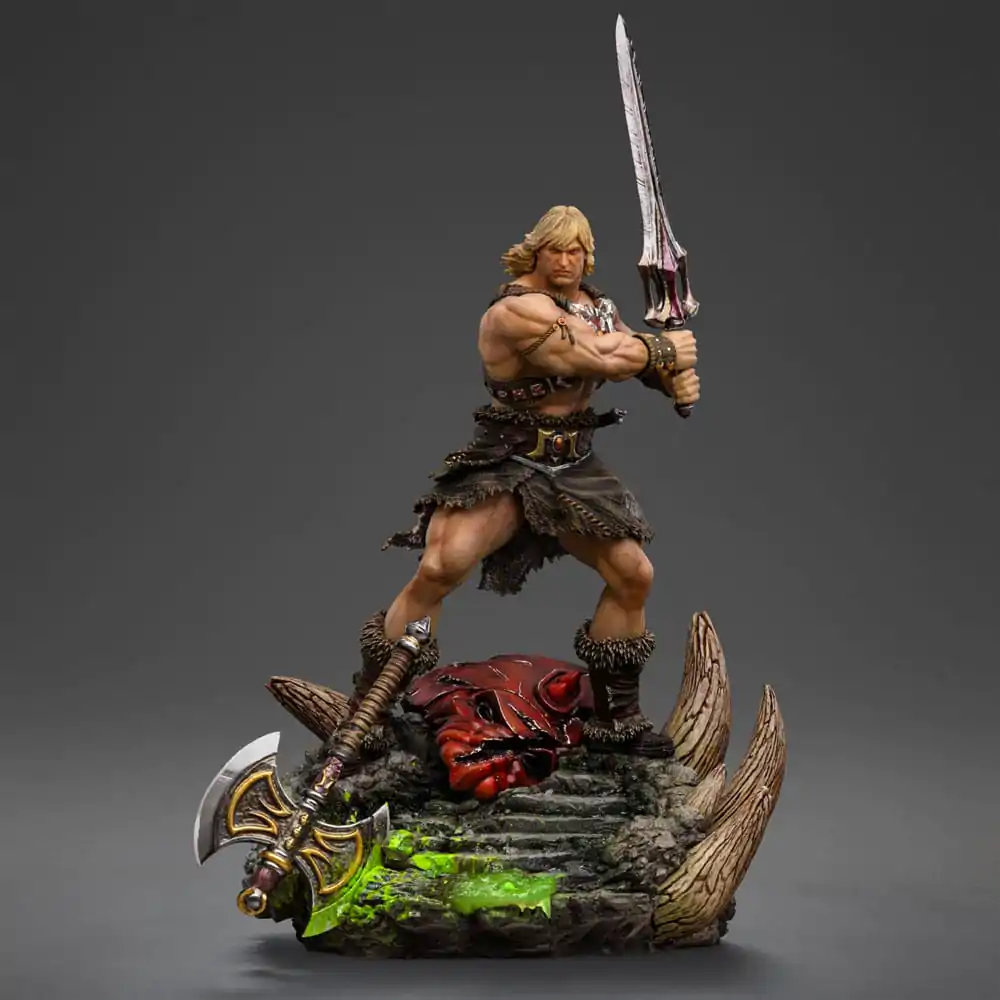 Masters of the Universe Deluxe Art Scale Statue 1/10 He-Man Unleashed 34 cm termékfotó