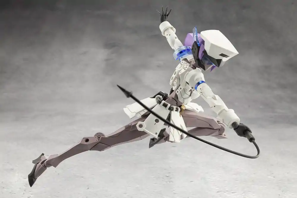 Megalomaria Unlimited Universe Plastic Model Kit Vanguard Leader 16 cm product photo