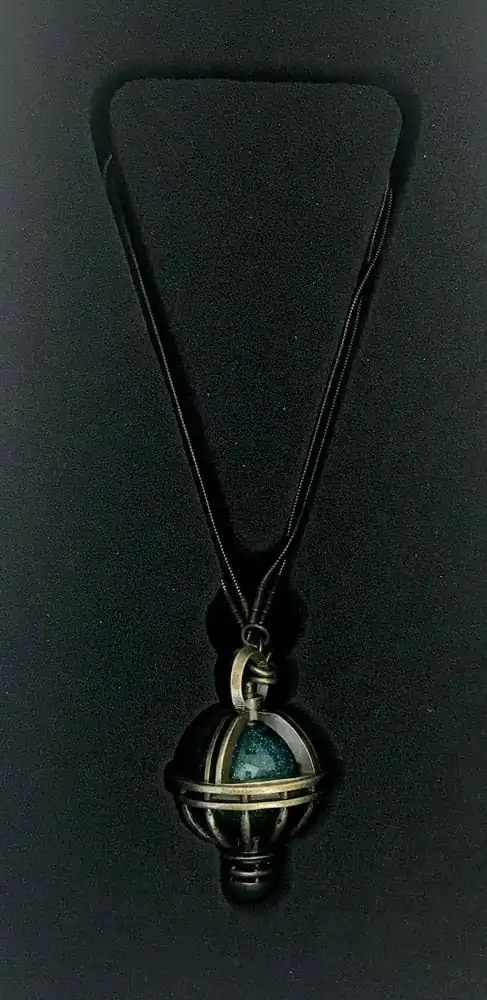 Men in Black Prop Replica 1/1 The Arquilian Galaxy Necklace Limited Edition product photo