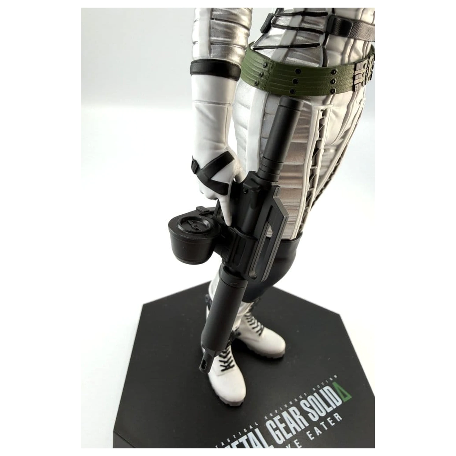 Metal Gear Solid: Snake Eater PVC Figure The Boss 20 cm         product photo