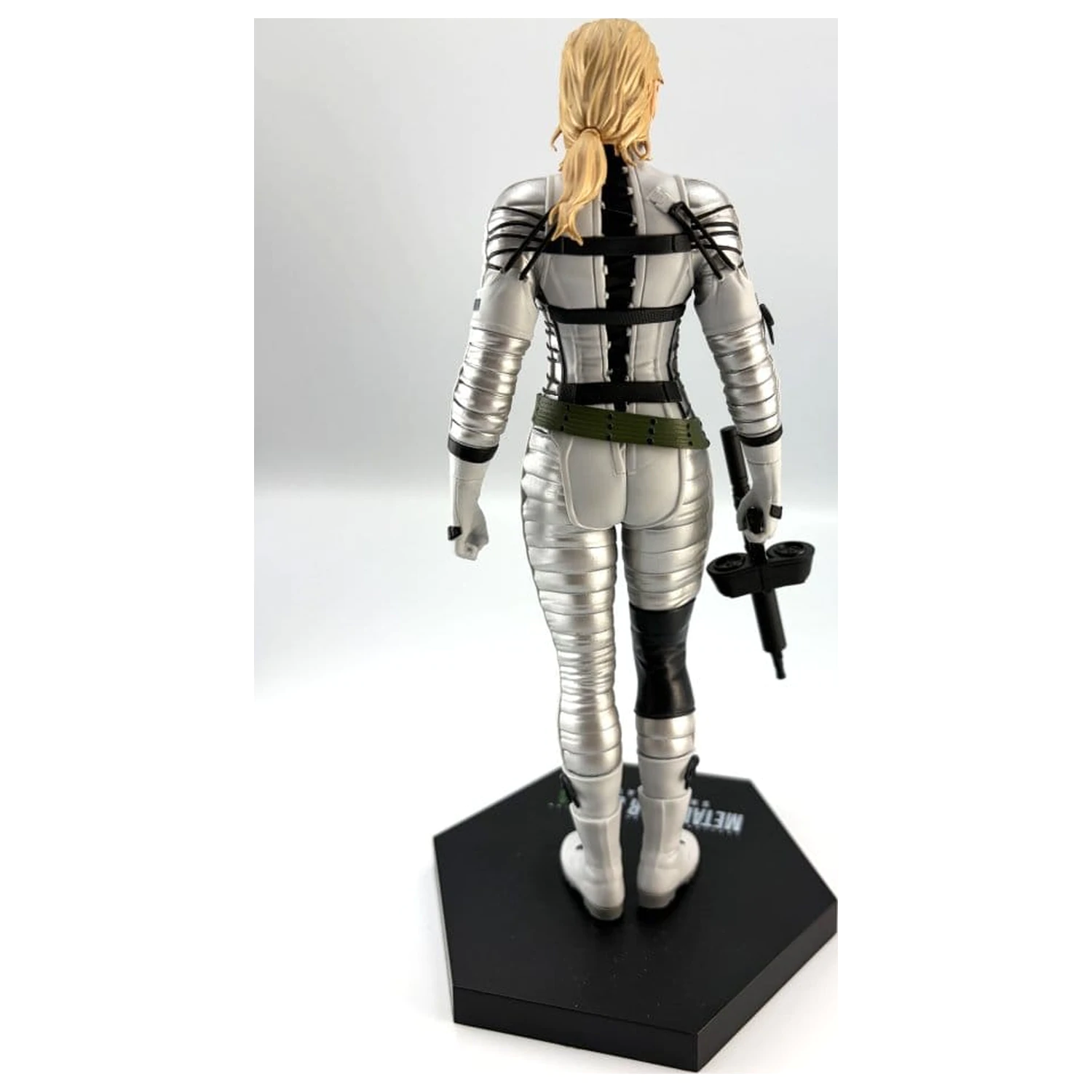 Metal Gear Solid: Snake Eater PVC Figure The Boss 20 cm         product photo