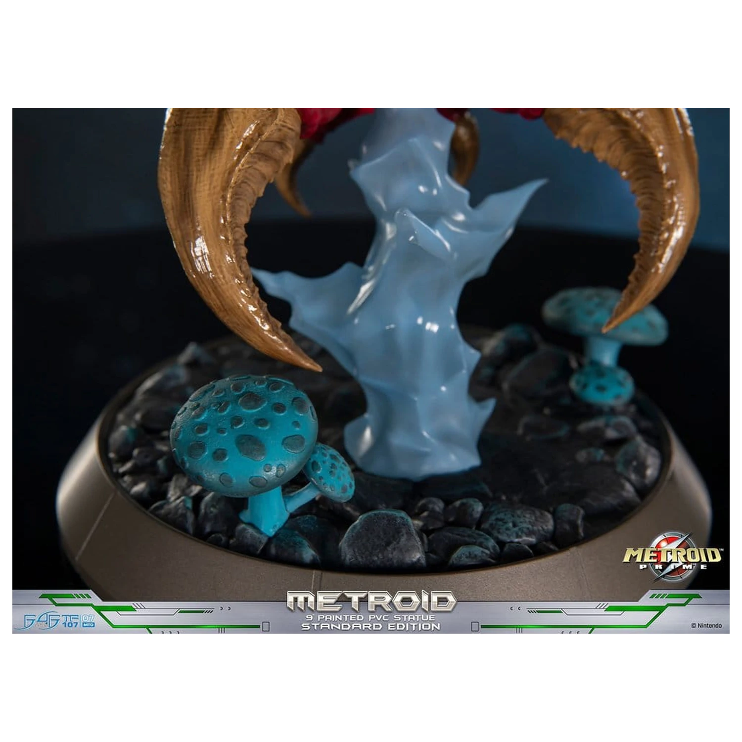 Metroid Prime PVC Figure Metroid (Standard) (Glow in the Dark) 21 cm product photo