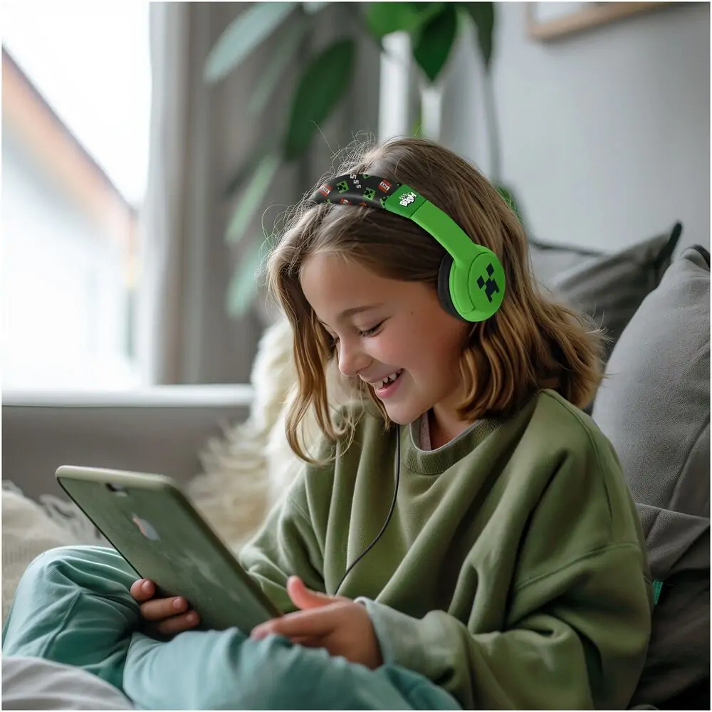Minecraft kids headphones product photo