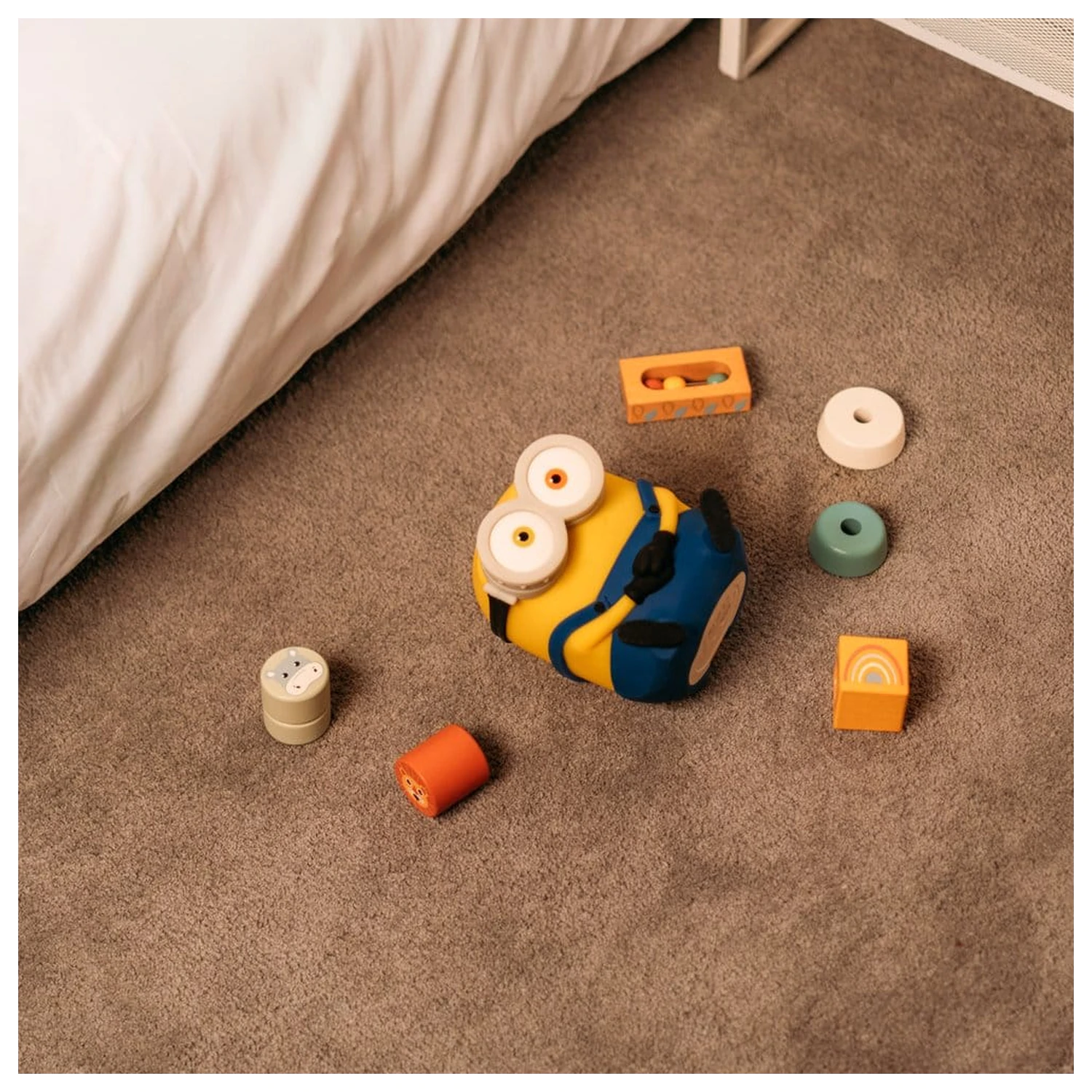 Minions squishy lamp product photo