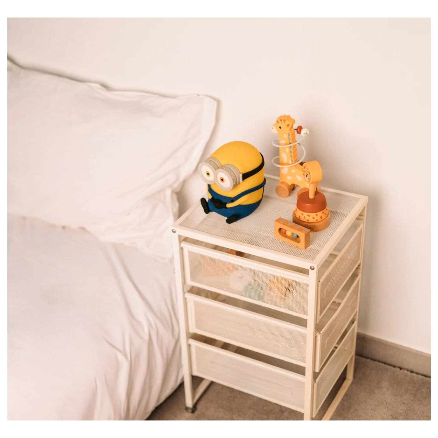 Minions squishy lamp product photo
