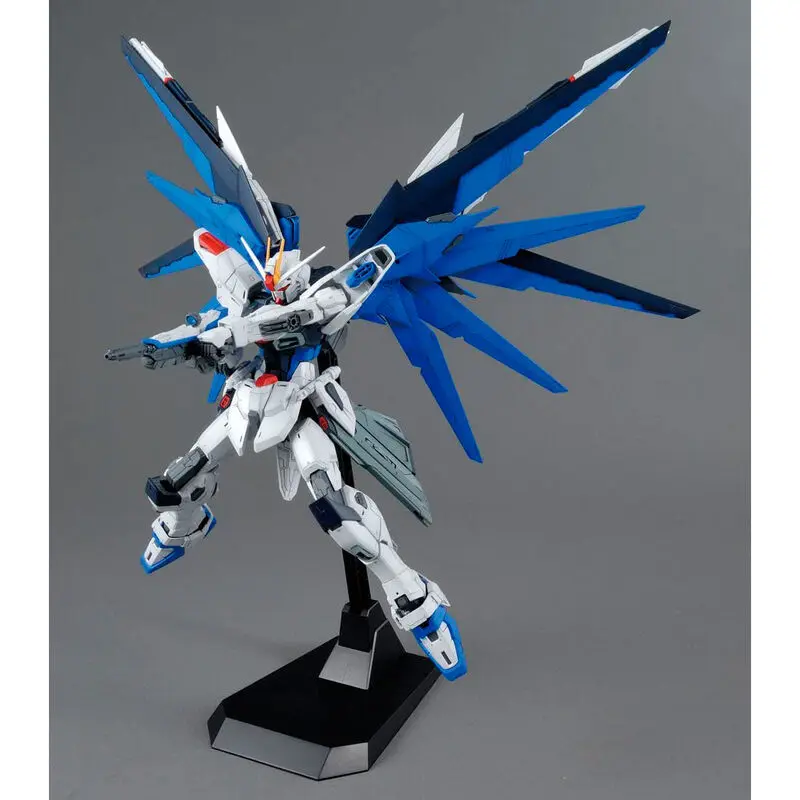 Mobile Suit Gundam Seed Freedom Gundam ver 2.0 Model Kit figure product photo