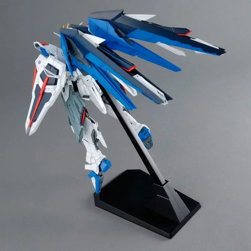 Mobile Suit Gundam Seed Freedom Gundam ver 2.0 Model Kit figure product photo