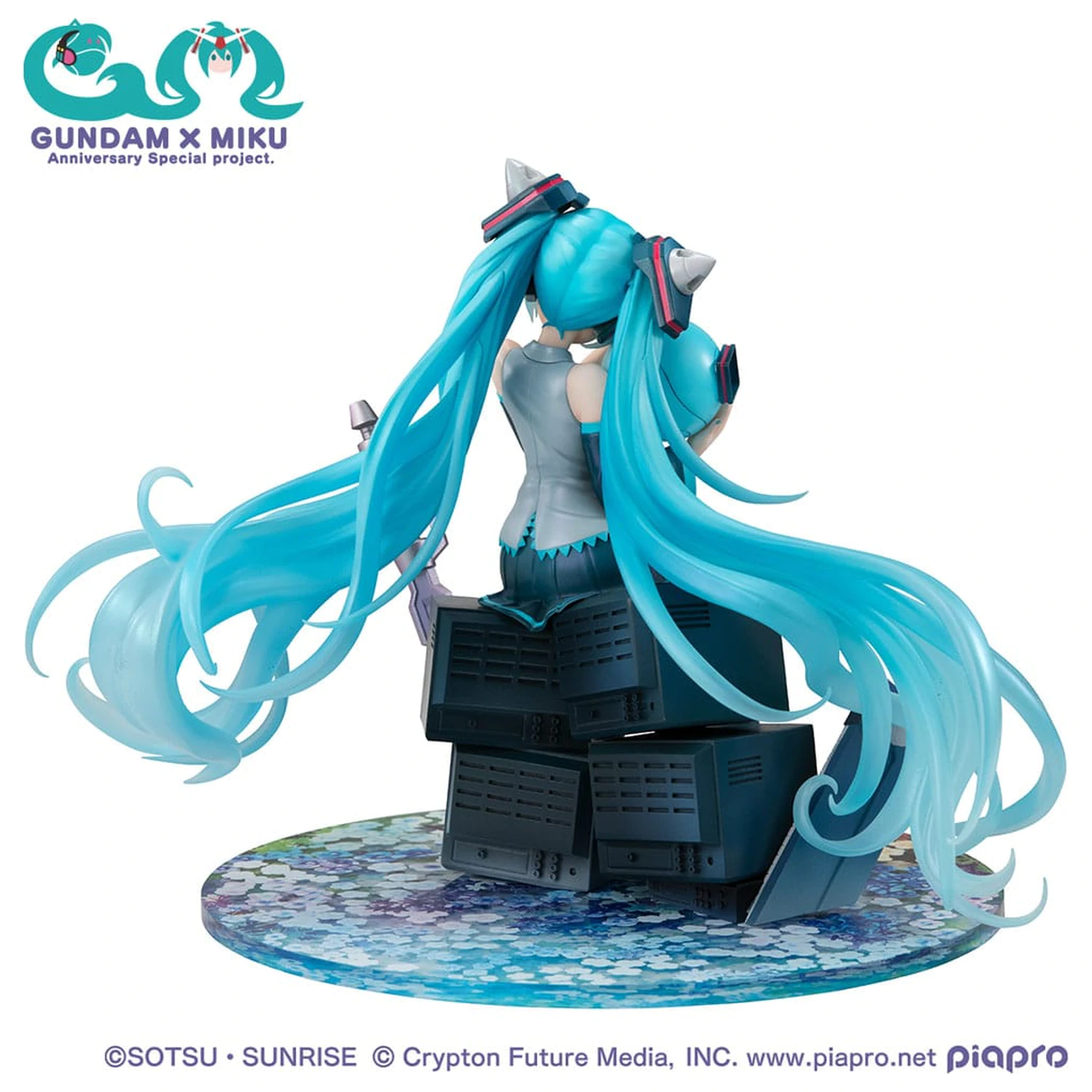 Mobile Suit Gundam x Hatsune Miku Lucrea PVC Statue Hatsune Miku x OO Gundam 45th Anniversary 17 cm         product photo
