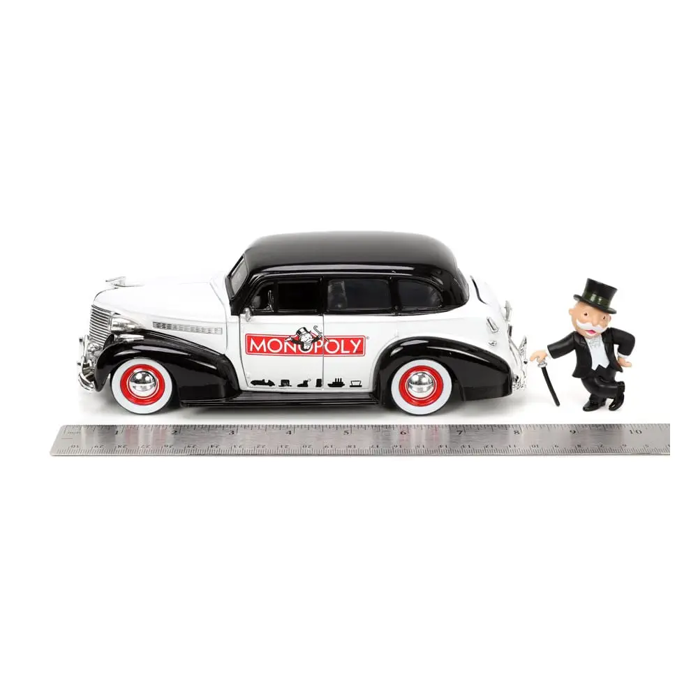 Monopoly Hollywood Rides Diecast Model 1/24 1939 Chevrolet Master Deluxe with Monopoly Figur product photo