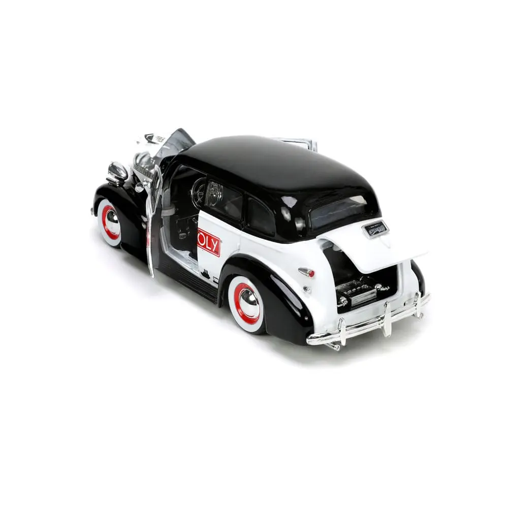 Monopoly Hollywood Rides Diecast Model 1/24 1939 Chevrolet Master Deluxe with Monopoly Figur product photo