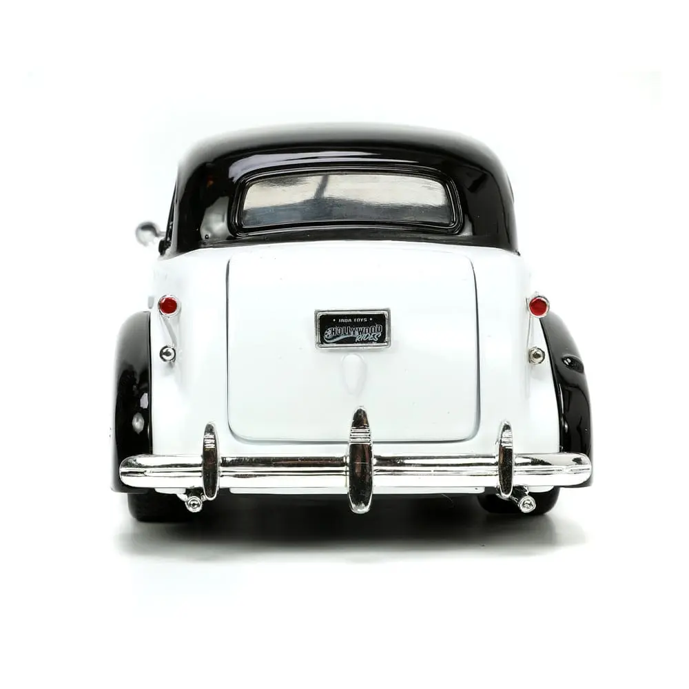 Monopoly Hollywood Rides Diecast Model 1/24 1939 Chevrolet Master Deluxe with Monopoly Figur product photo