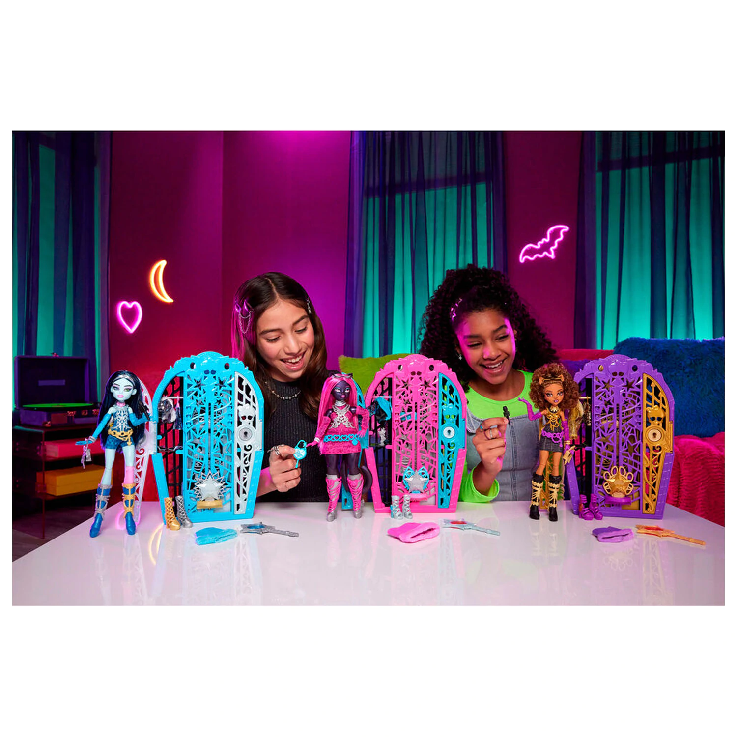 Monster High Skulltimate Secrets Hauntlywood Mysteries Frankie doll product photo