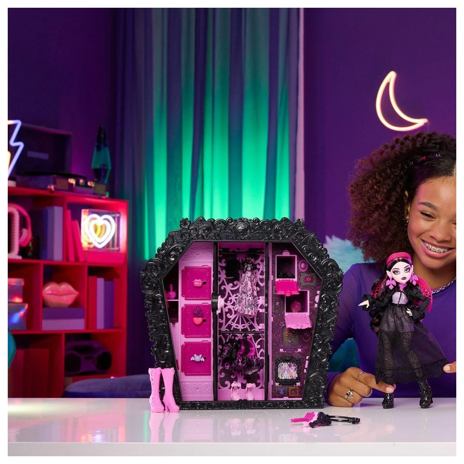 Monster High Ultimate Skulltimate Draculaura doll and wardrobe product photo