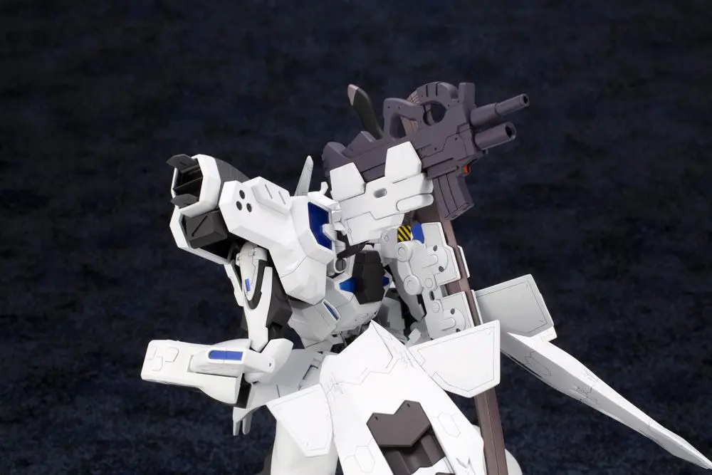 Muv-Luv Alternative Total Eclipse Plastic Model Kit Shiranui Second Yuya Bridges KI Ver. 1.5 18 cm product photo