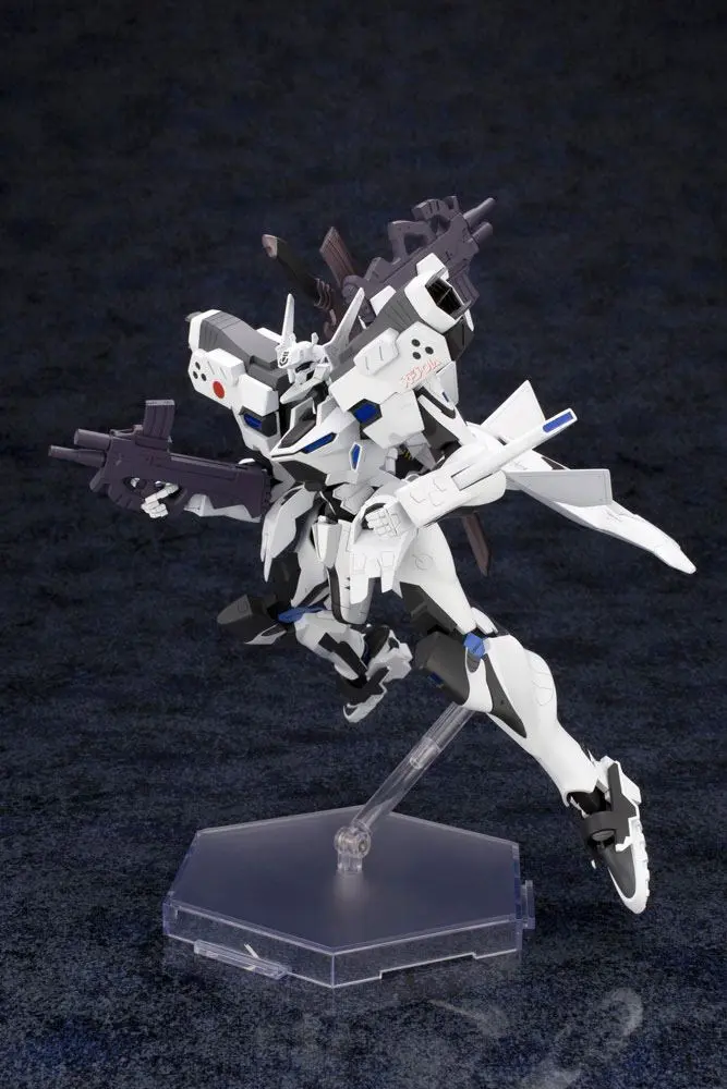 Muv-Luv Alternative Total Eclipse Plastic Model Kit Shiranui Second Yuya Bridges KI Ver. 1.5 18 cm product photo