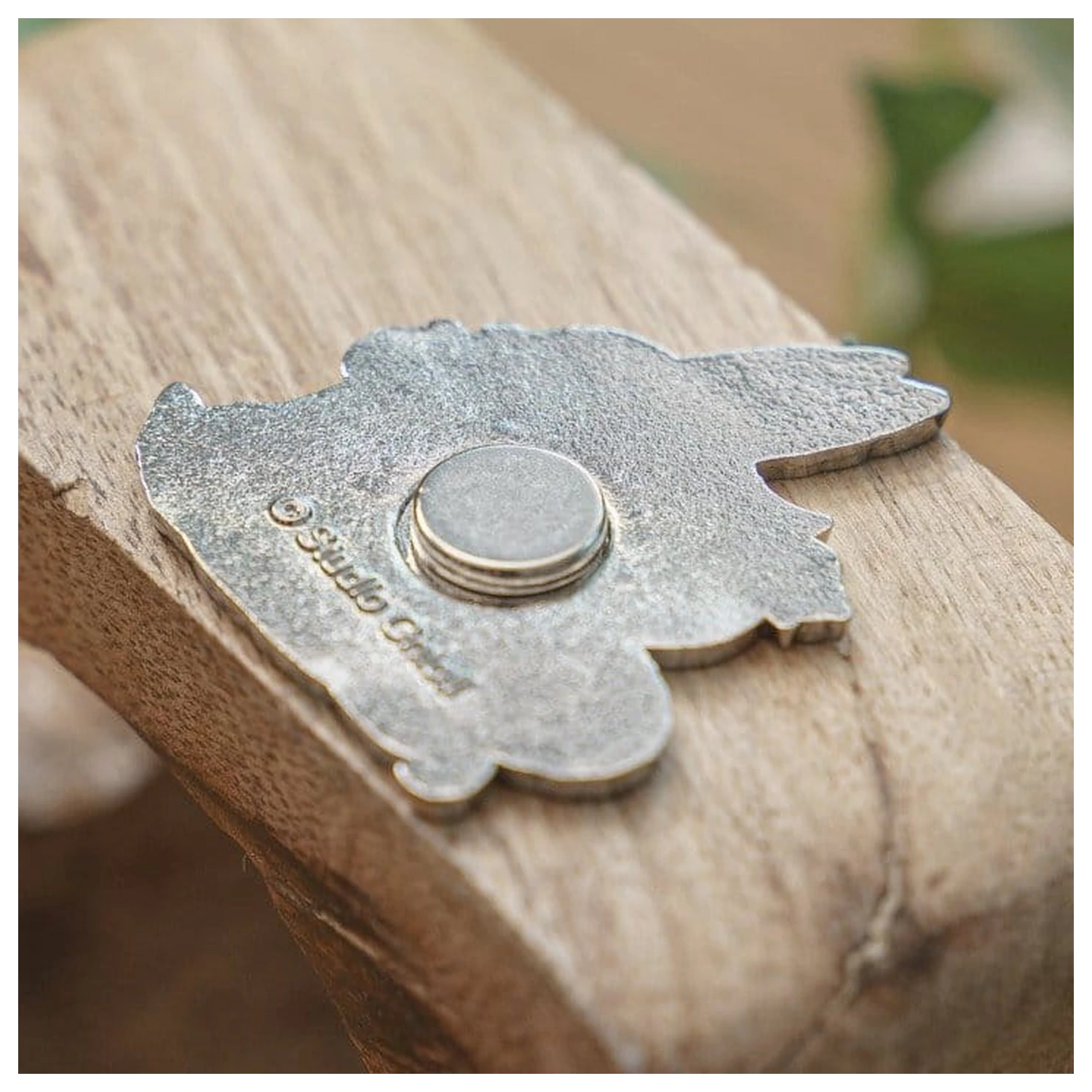My Neighbor Totoro Magnet Middle Totoro Silhouette Run product photo