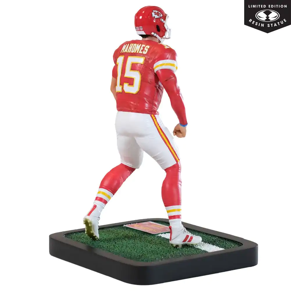 NFL Kansas City Chiefs Statue Statue 1/6 Patrick Mahomes 30 cm product photo