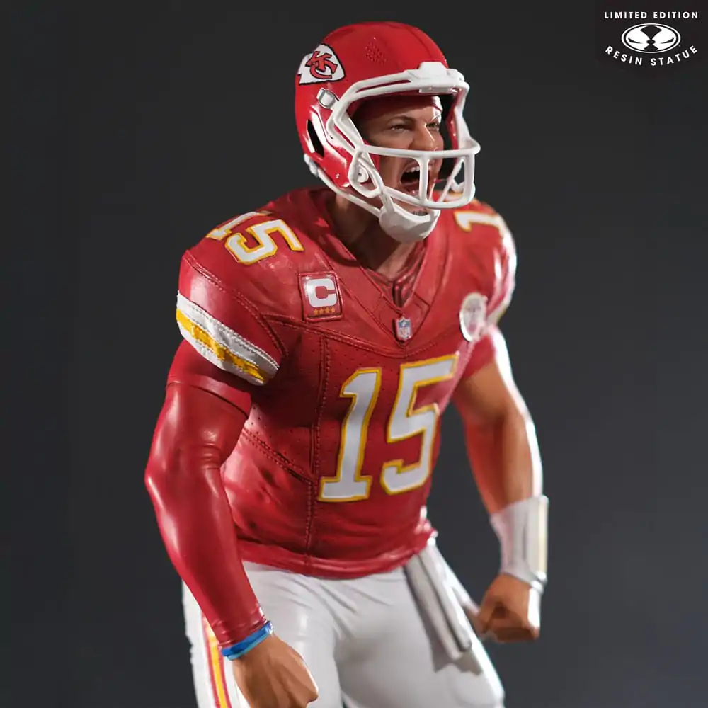 NFL Kansas City Chiefs Statue Statue 1/6 Patrick Mahomes 30 cm product photo