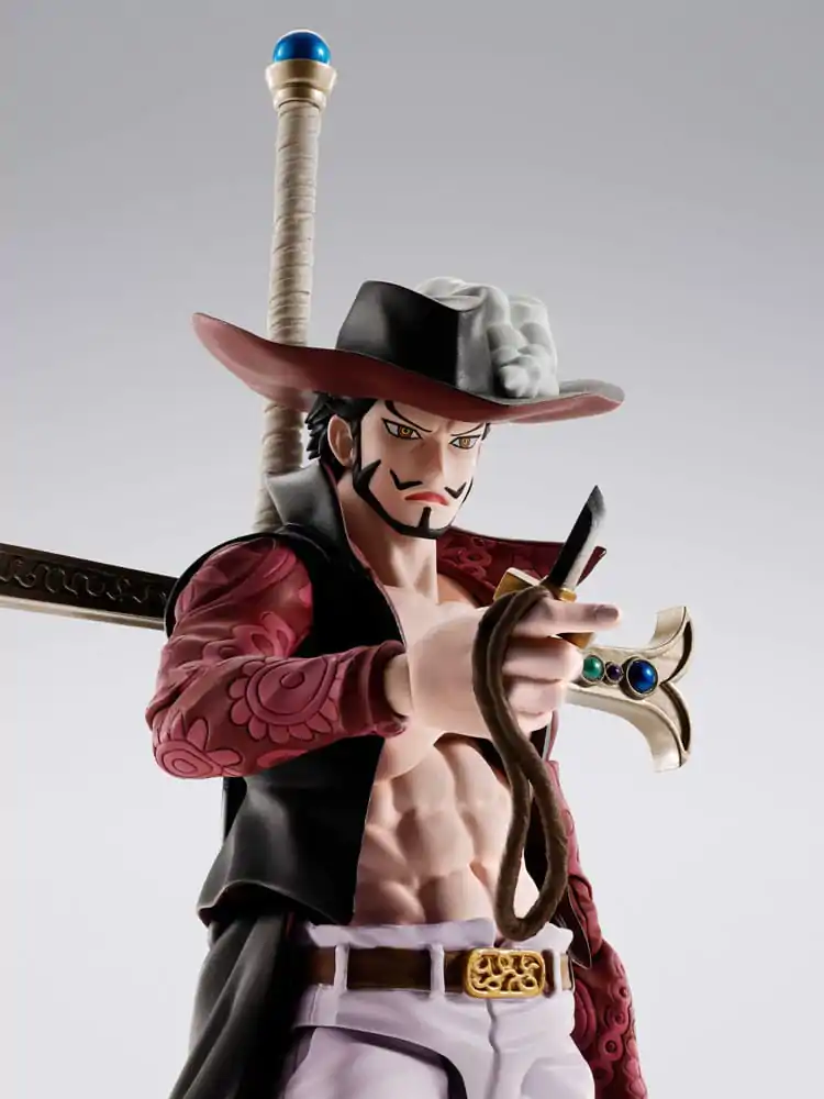 One Piece S.H.Figuarts Action Figure Dracule Mihawk Hawkeye 17 cm       product photo
