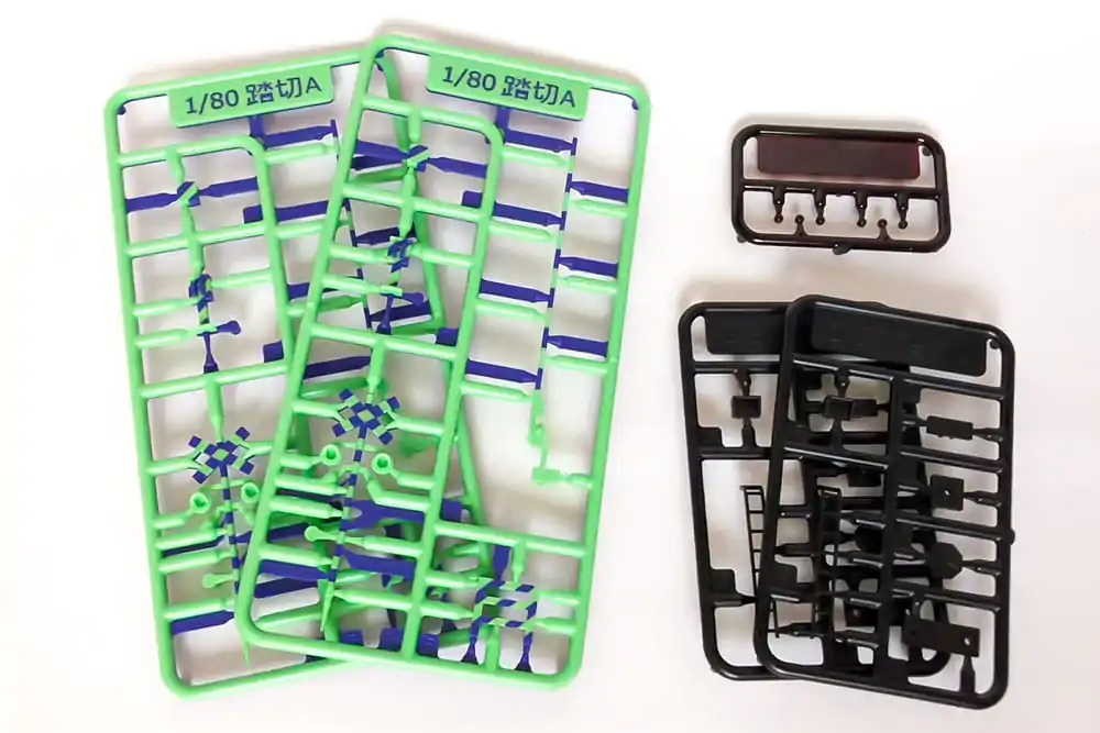 Original Character 1/80 Plastic Model Kit 1/80 Railway Crossing (Green×Blue) 5 cm product photo