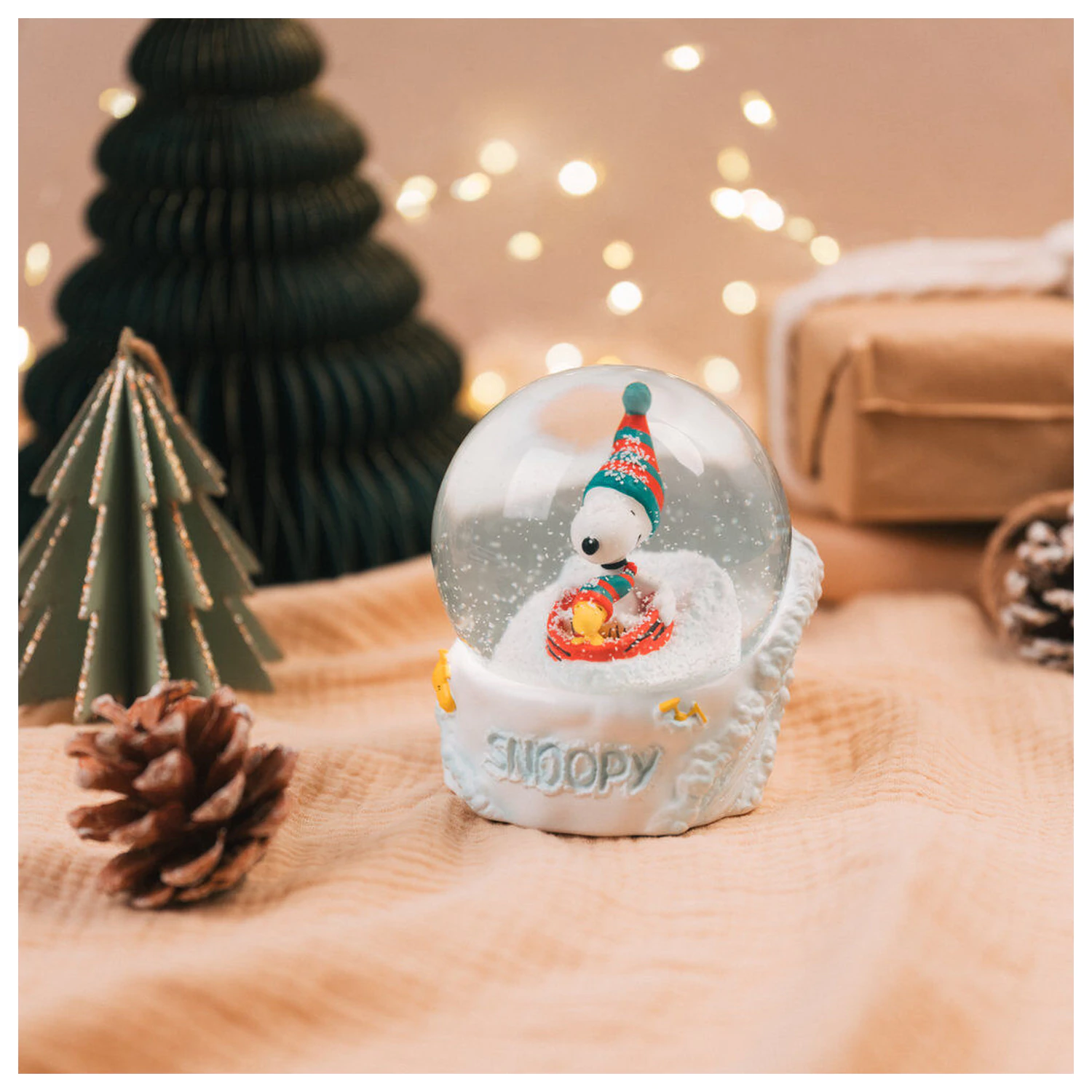 Peanuts Snoopy snowball product photo