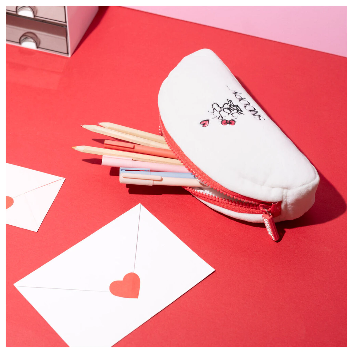 Peanuts Snoopy pencil case product photo
