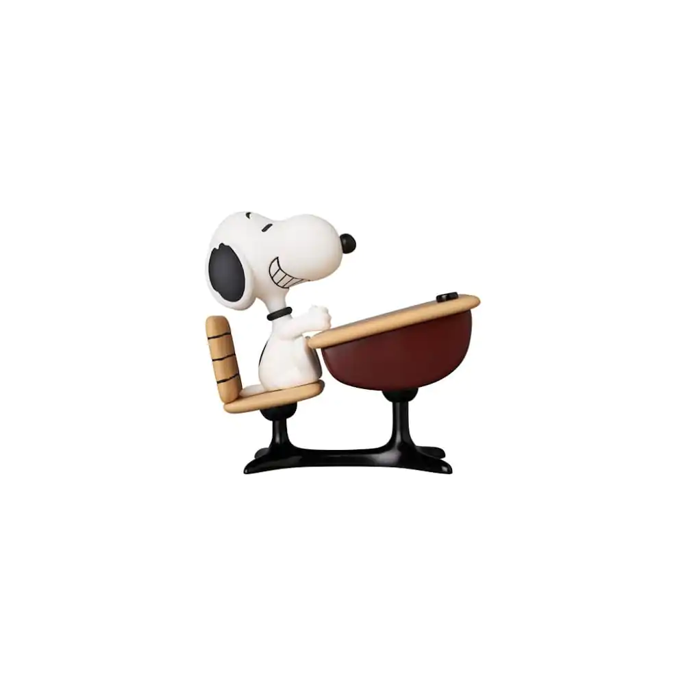 Peanuts UDF Series 18 Mini Figure Snoopy with desk 9 cm product photo