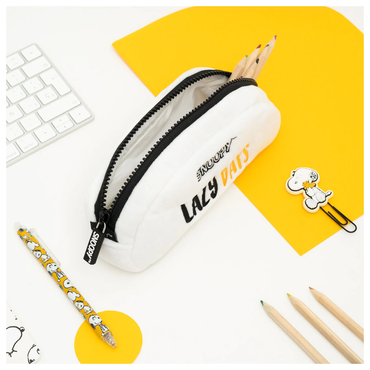 Penauts pencil case product photo