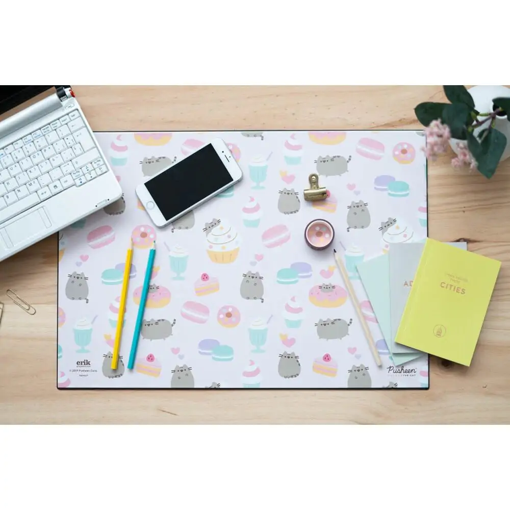 Pusheen Rose Desk mat termékfotó