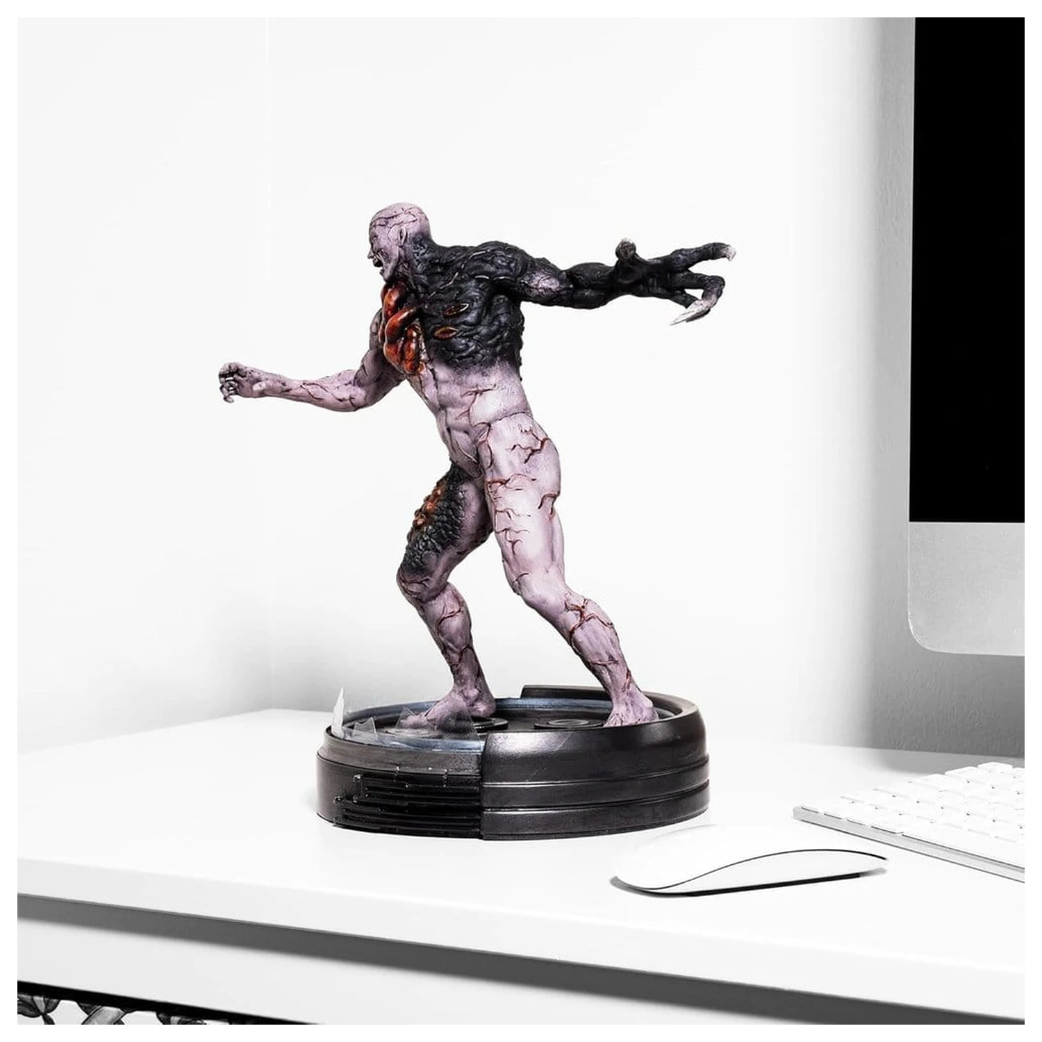 Resident Evil Statue Tyrant product photo