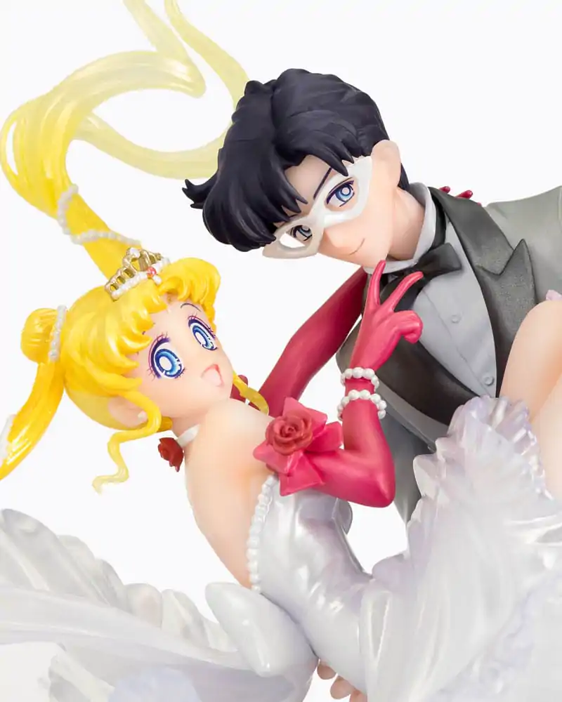Sailor Moon FiguartsZERO Chouette PVC Statue Usagi &amp; Tuxedo Mask Moonlight Glow Edition 24 cm product photo