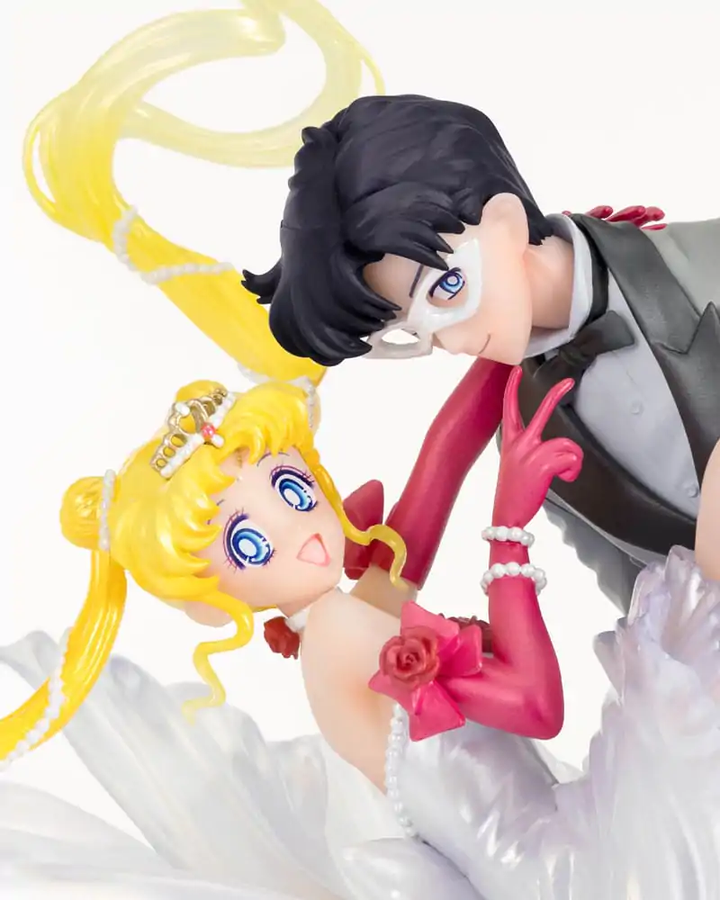 Sailor Moon FiguartsZERO Chouette PVC Statue Usagi &amp; Tuxedo Mask Moonlight Glow Edition 24 cm product photo