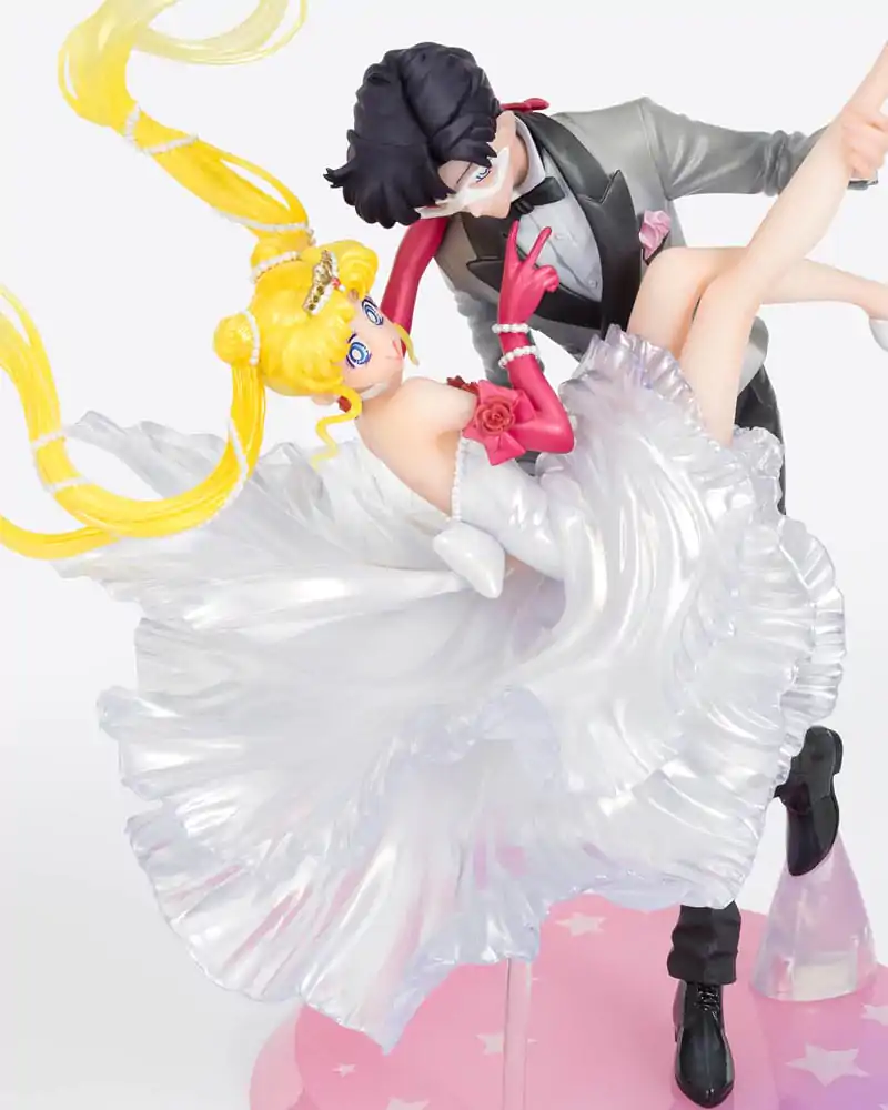 Sailor Moon FiguartsZERO Chouette PVC Statue Usagi &amp; Tuxedo Mask Moonlight Glow Edition 24 cm product photo