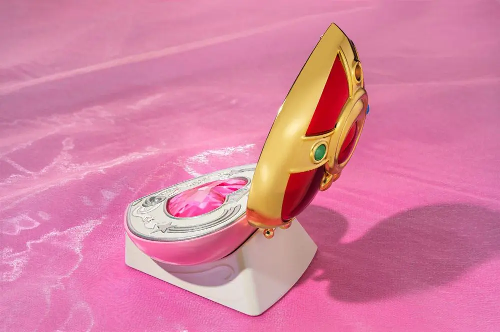 Sailor Moon: Pretty Guardian Sailor Moon Proplica Replica Cosmic Heart Compact (Brilliant Color Edition) 10 cm product photo