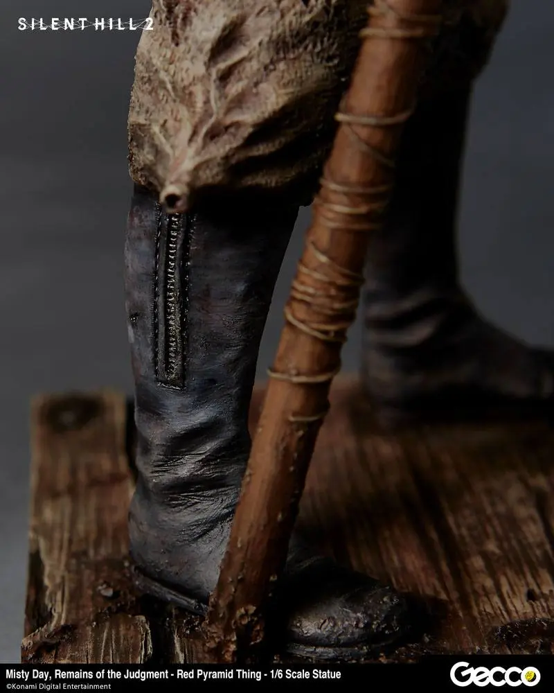Silent Hill 2 Statue 1/6 Misty Day, Remains of Judgement - Red Pyramid Thing 34 cm product photo