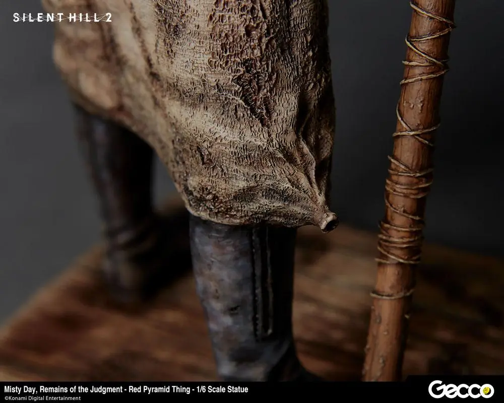 Silent Hill 2 Statue 1/6 Misty Day, Remains of Judgement - Red Pyramid Thing 34 cm product photo
