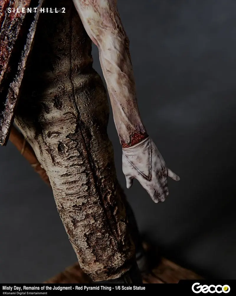 Silent Hill 2 Statue 1/6 Misty Day, Remains of Judgement - Red Pyramid Thing 34 cm product photo