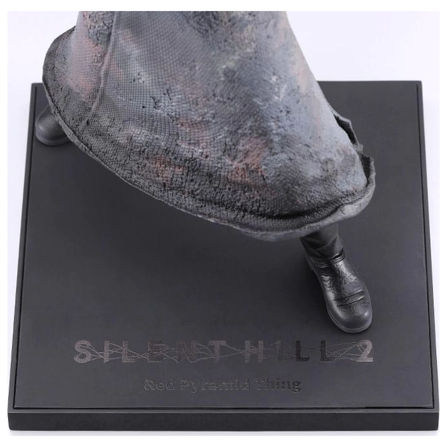 Silent Hill 2 Oshi Works Statue 1/7 Red Pyramid Thing 26 cm          product photo