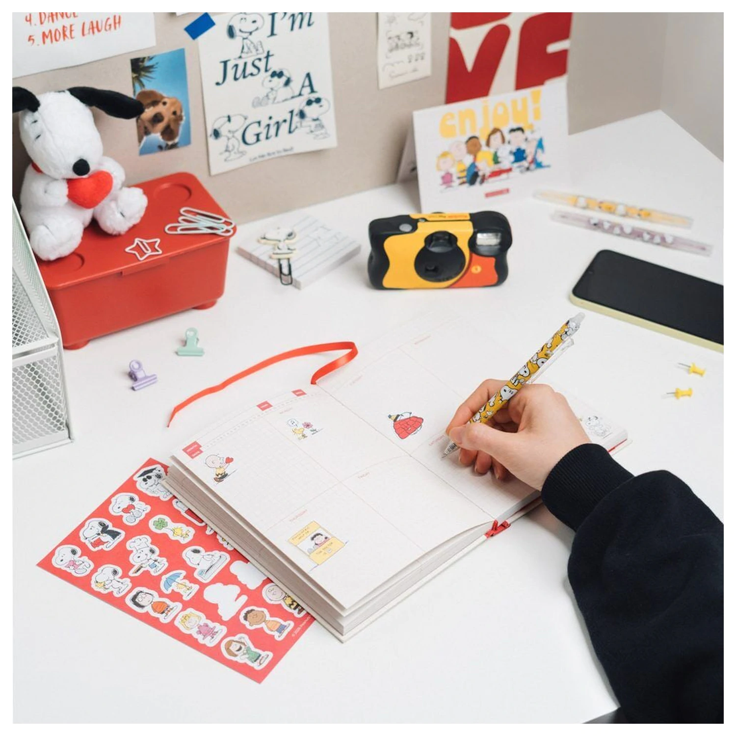 Snoopy A5 undated weekly planner product photo