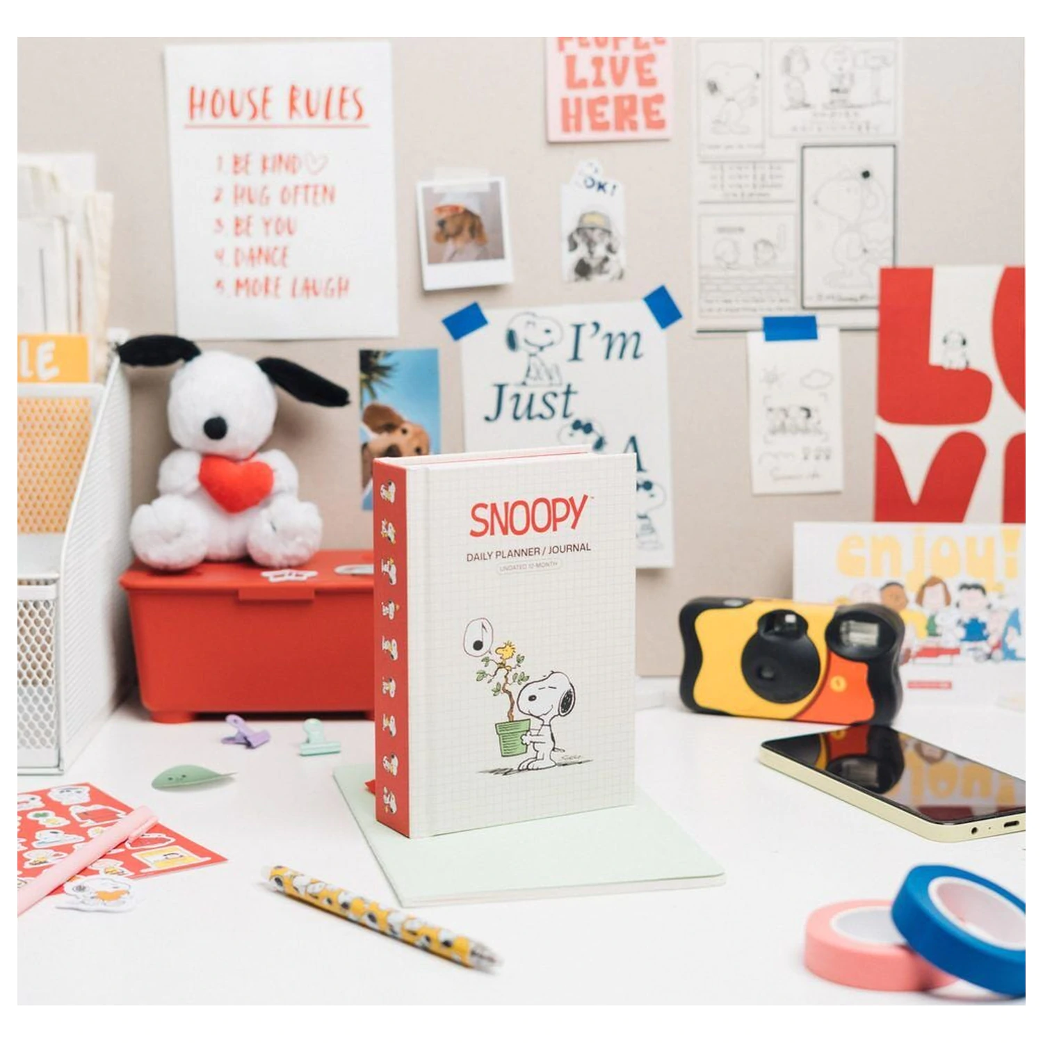 Snoopy A6 undated daily planner product photo