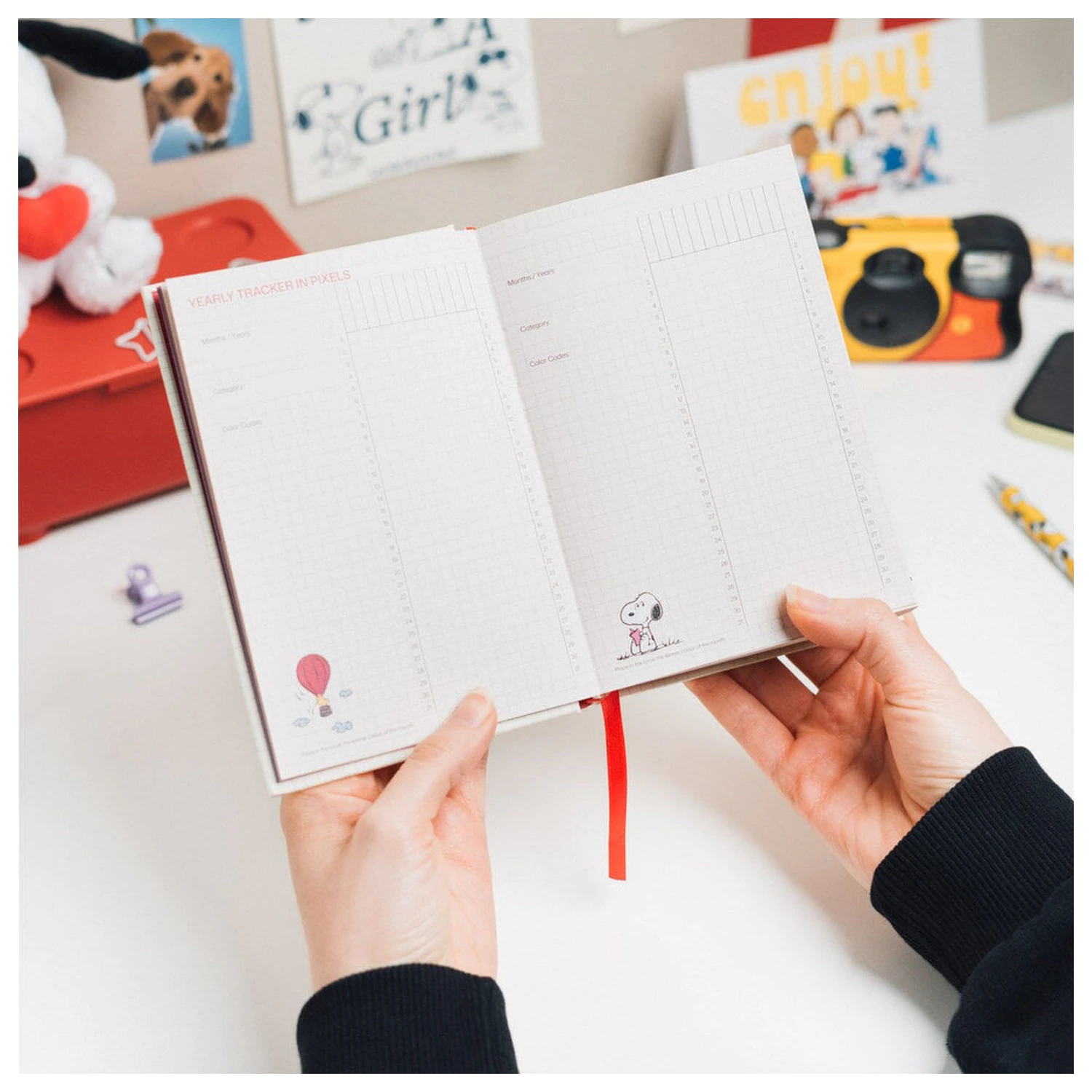 Snoopy A6 undated daily planner product photo