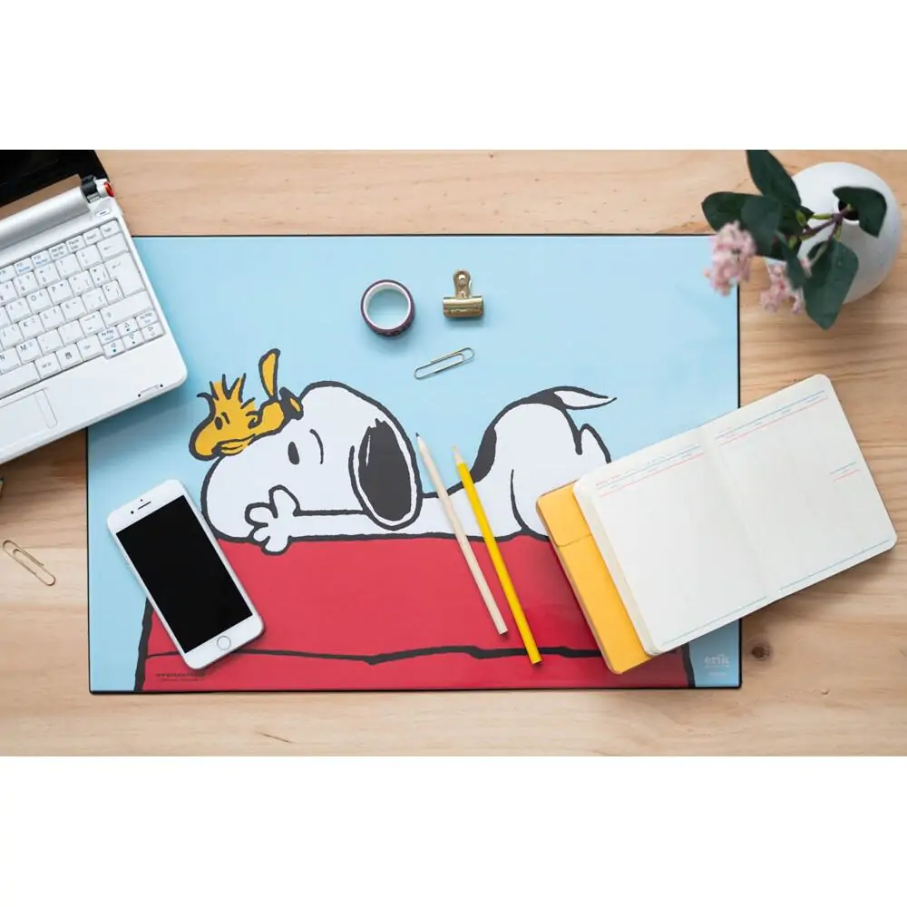 Snoopy Doghouse Desk mat termékfotó