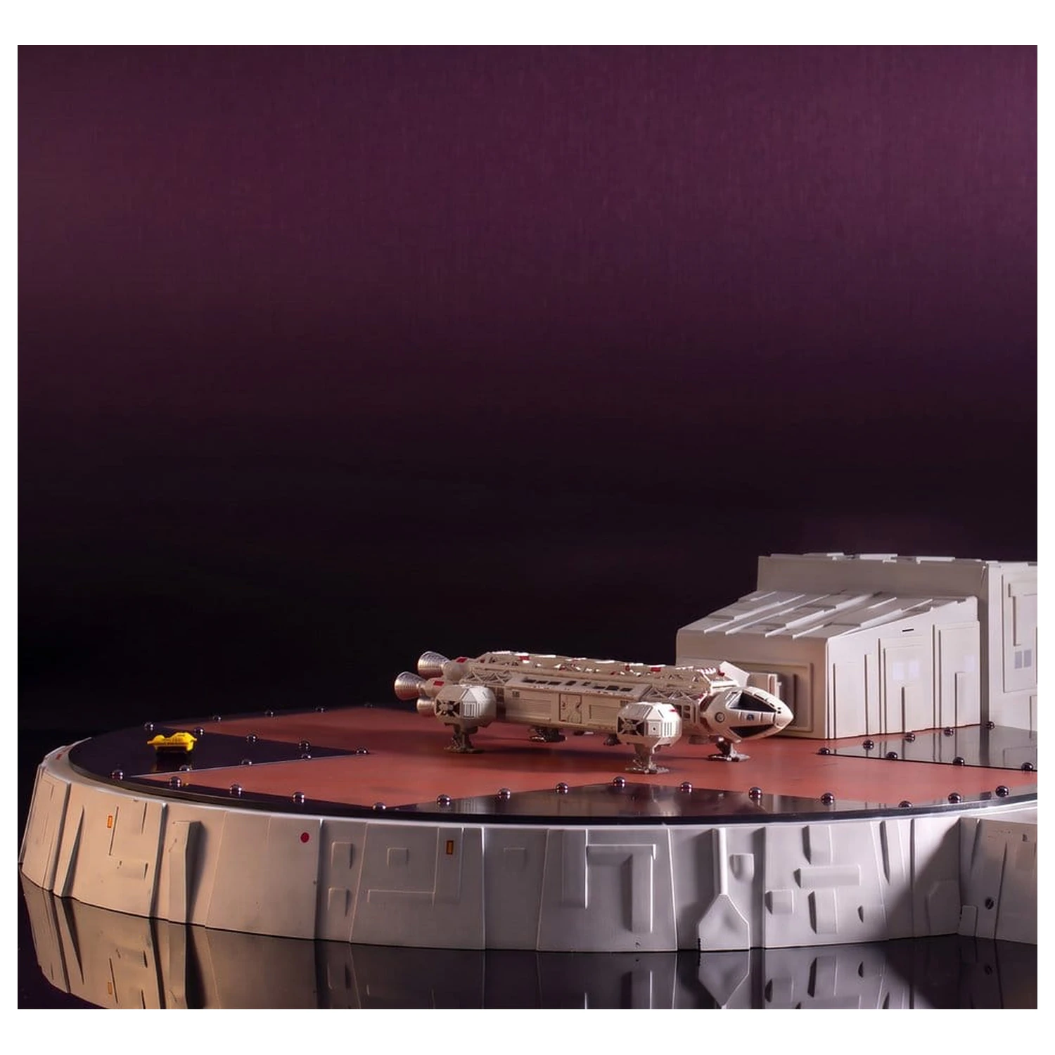 Space 1999 Playset Landing Pad (with Eagle Transporter) 46 cm product photo