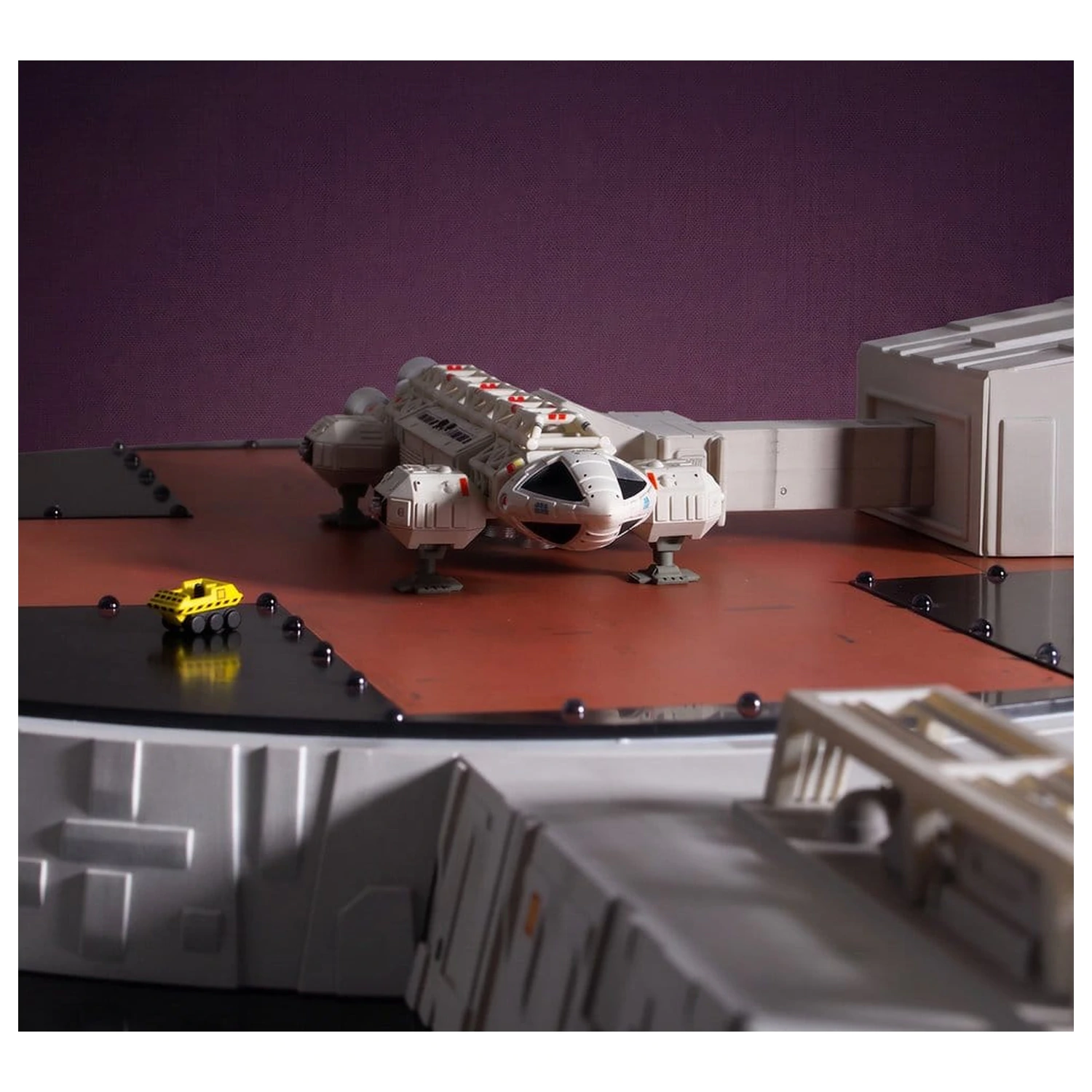 Space 1999 Playset Landing Pad (with Eagle Transporter) 46 cm product photo