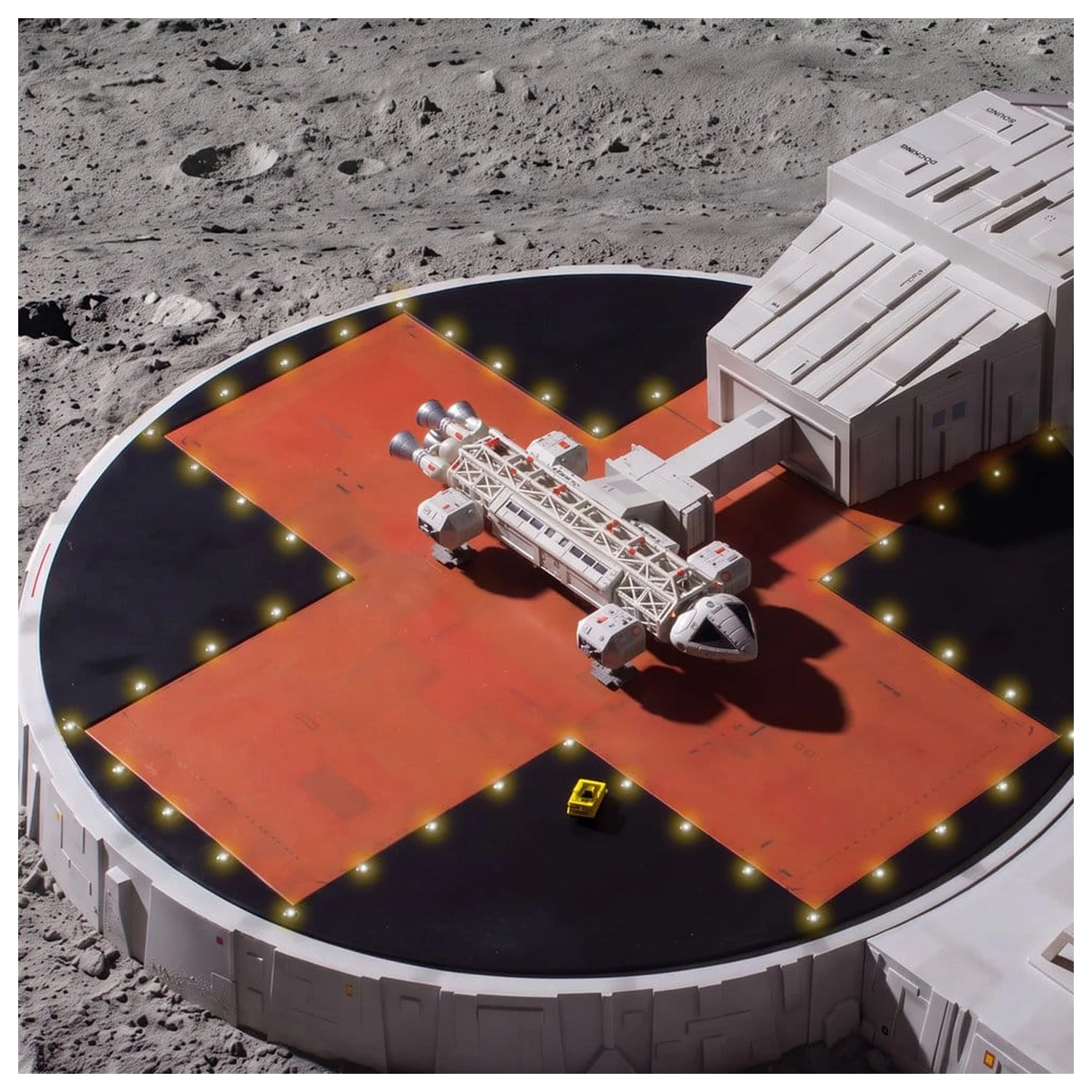 Space 1999 Playset Landing Pad (with Eagle Transporter) 46 cm product photo