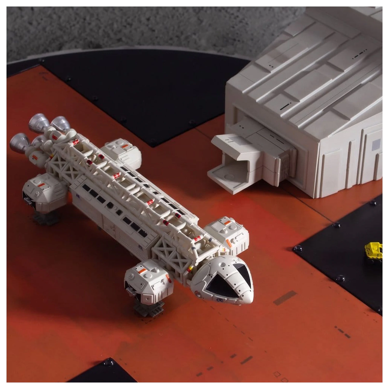 Space 1999 Playset Landing Pad (with Eagle Transporter) 46 cm product photo