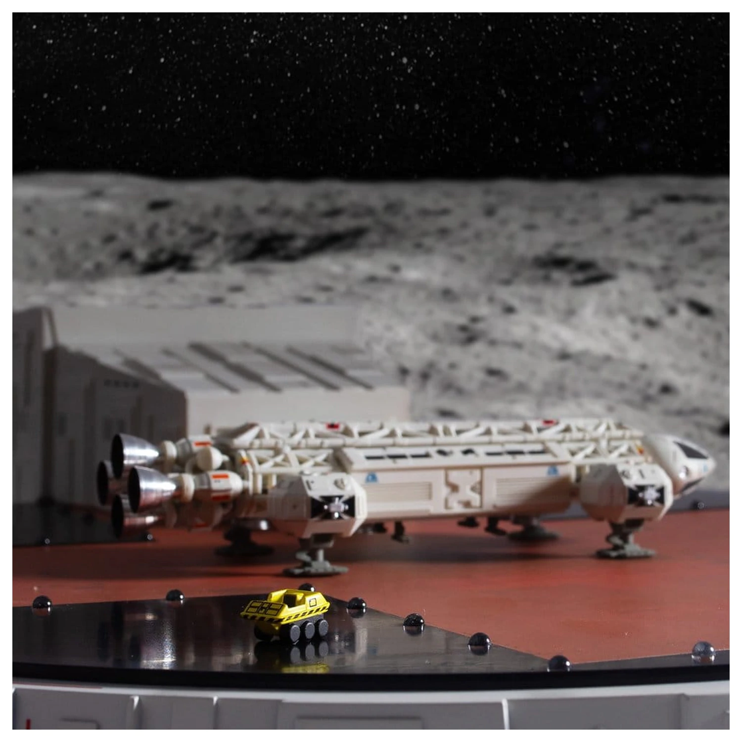 Space 1999 Playset Landing Pad (with Eagle Transporter) 46 cm product photo
