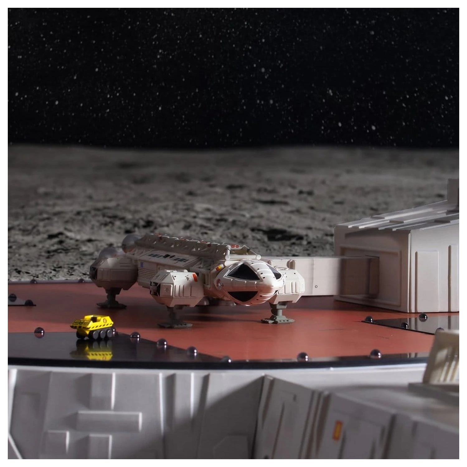 Space 1999 Playset Landing Pad (with Eagle Transporter) 46 cm product photo