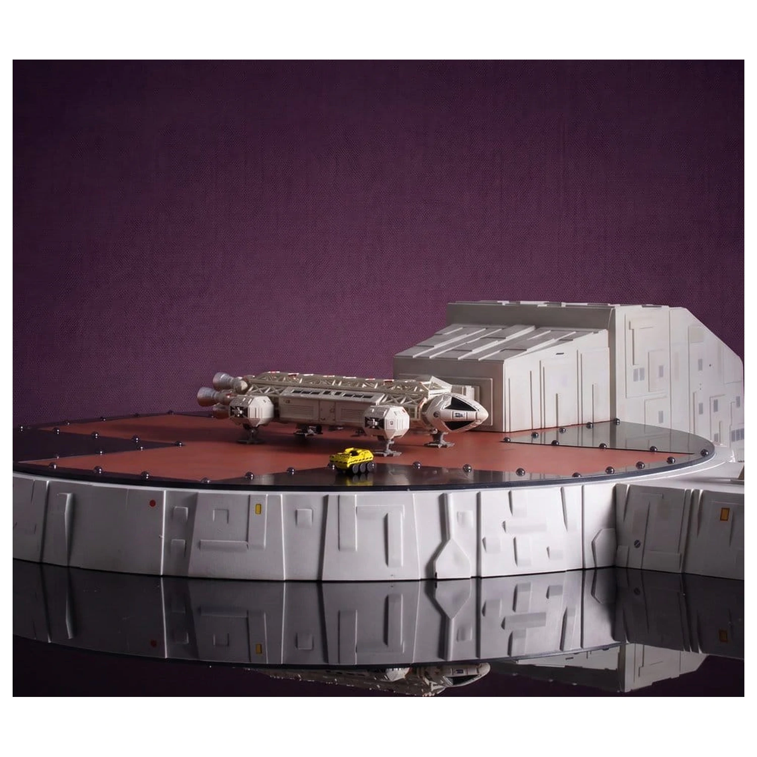 Space 1999 Playset Landing Pad (with Eagle Transporter) 46 cm product photo